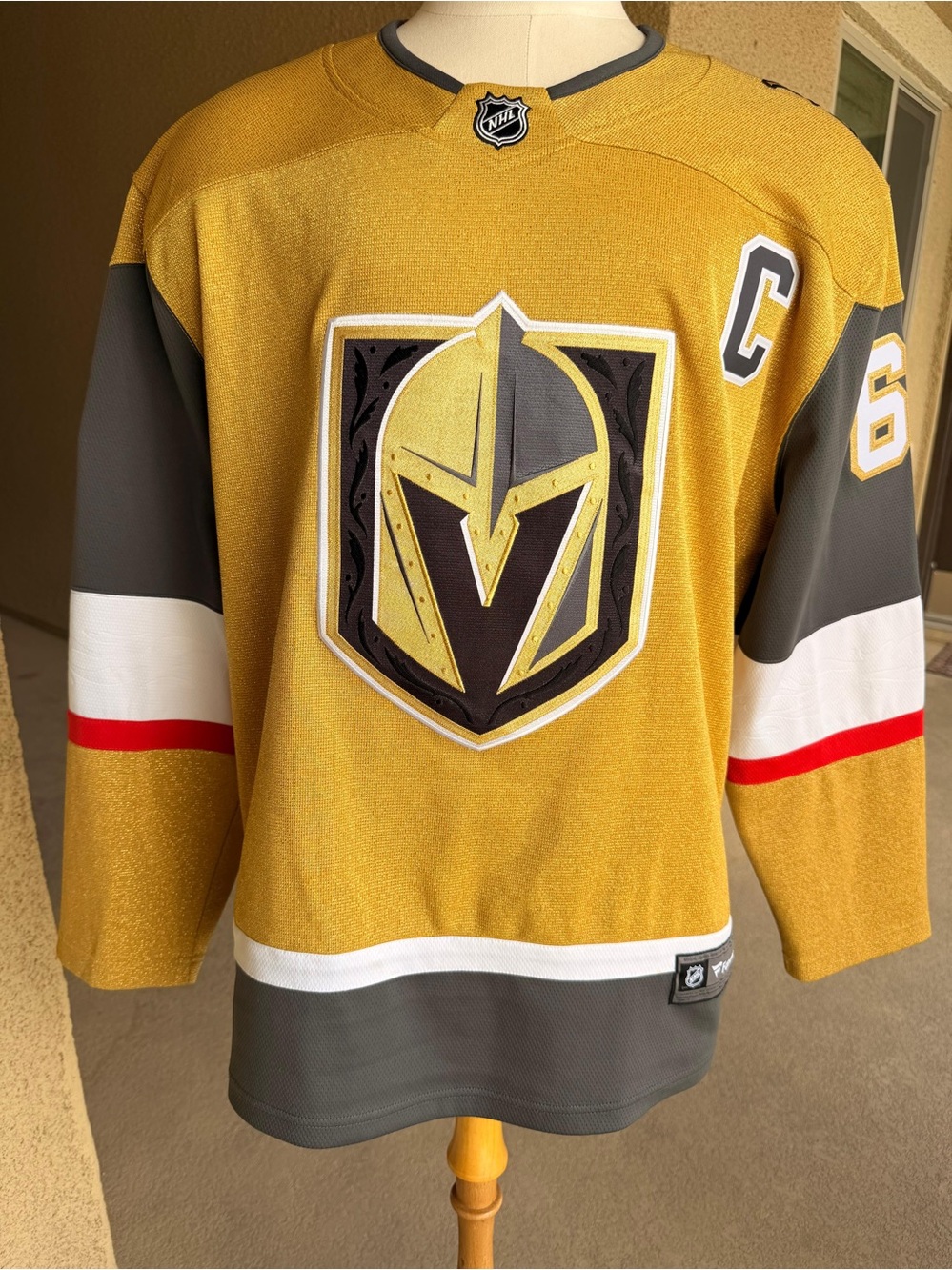 Vegas Golden Knights Mark Stone #61 home hockey jersey size XL/TG